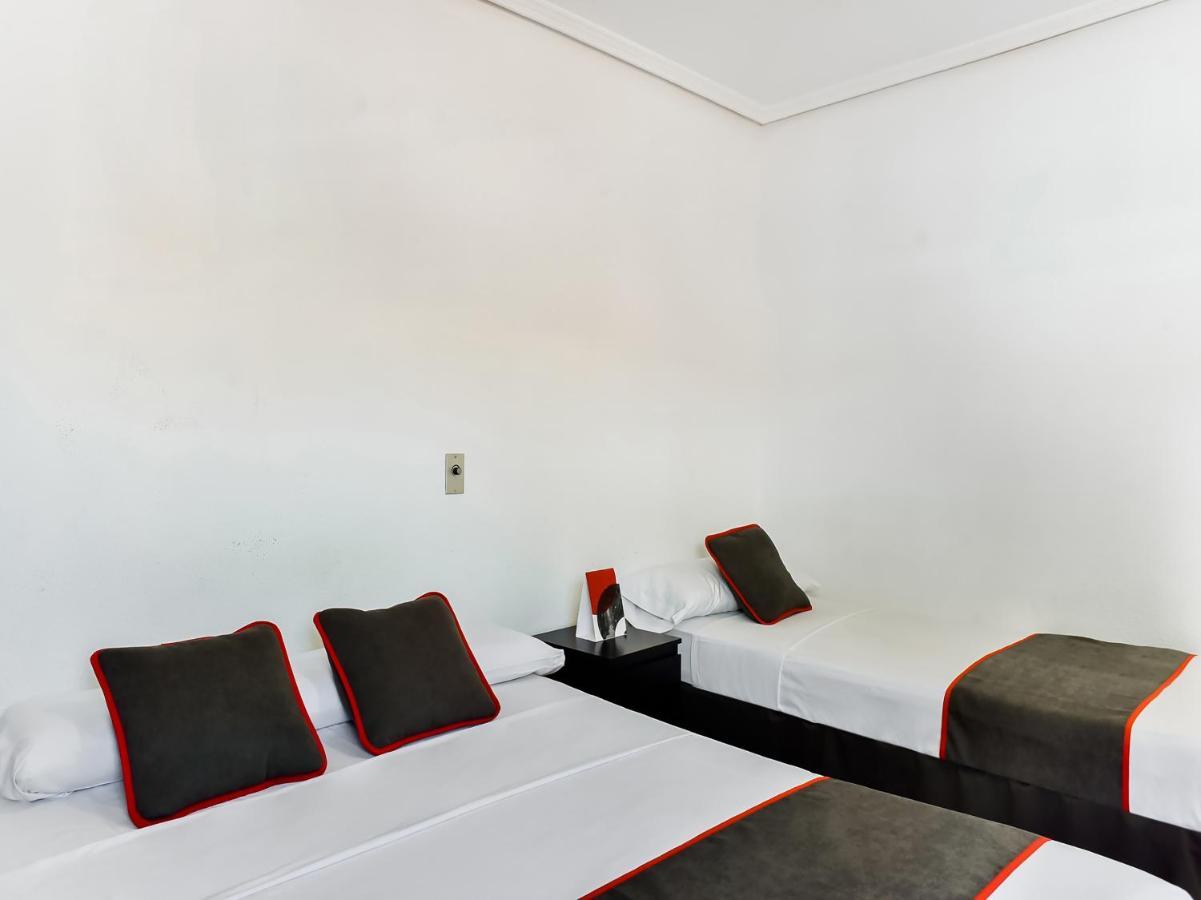 Hotel Hello Feria Madryt Zewnętrze zdjęcie