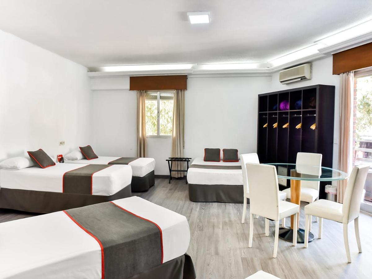 Hotel Hello Feria Madryt Zewnętrze zdjęcie