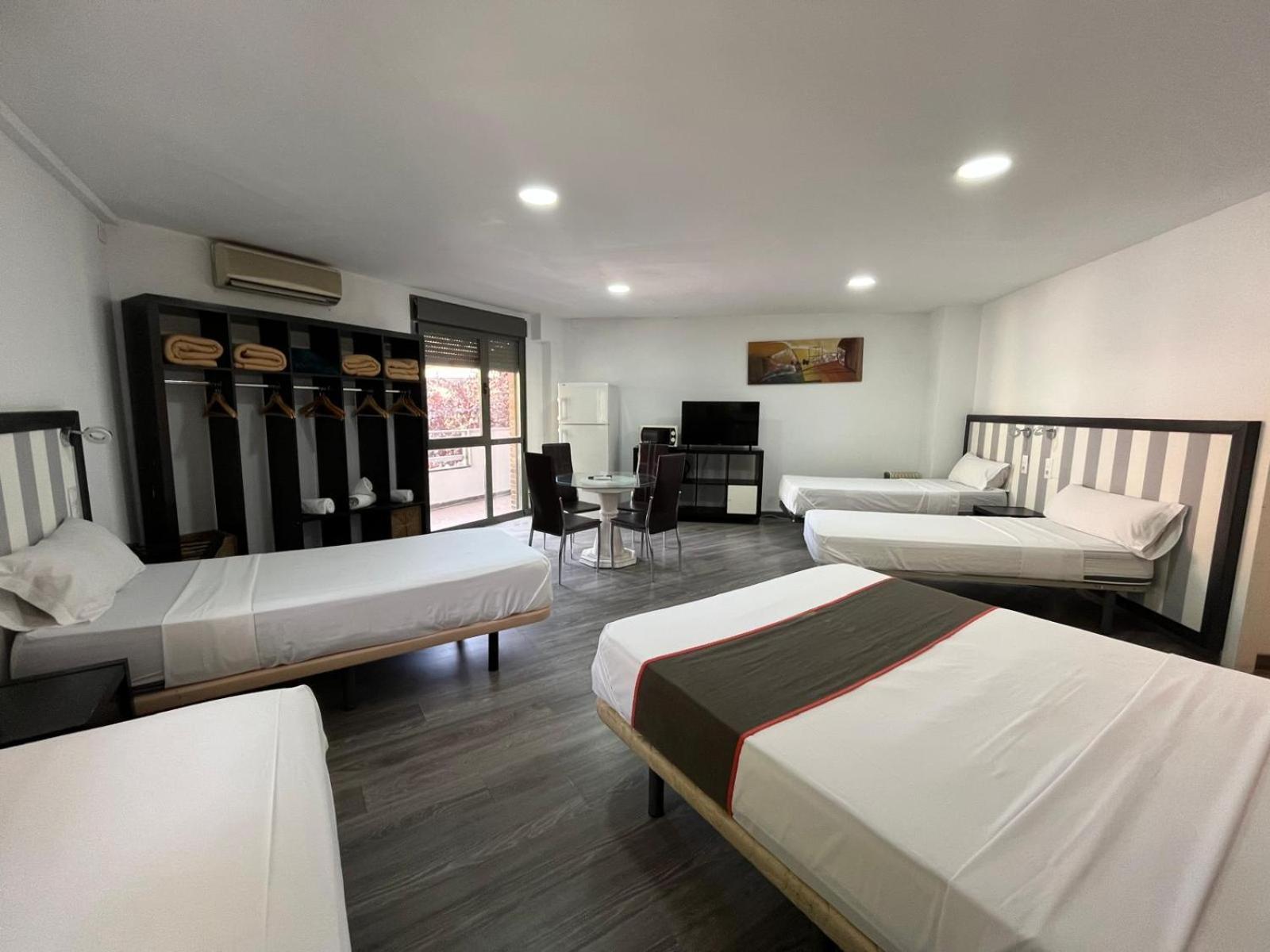Hotel Hello Feria Madryt Zewnętrze zdjęcie