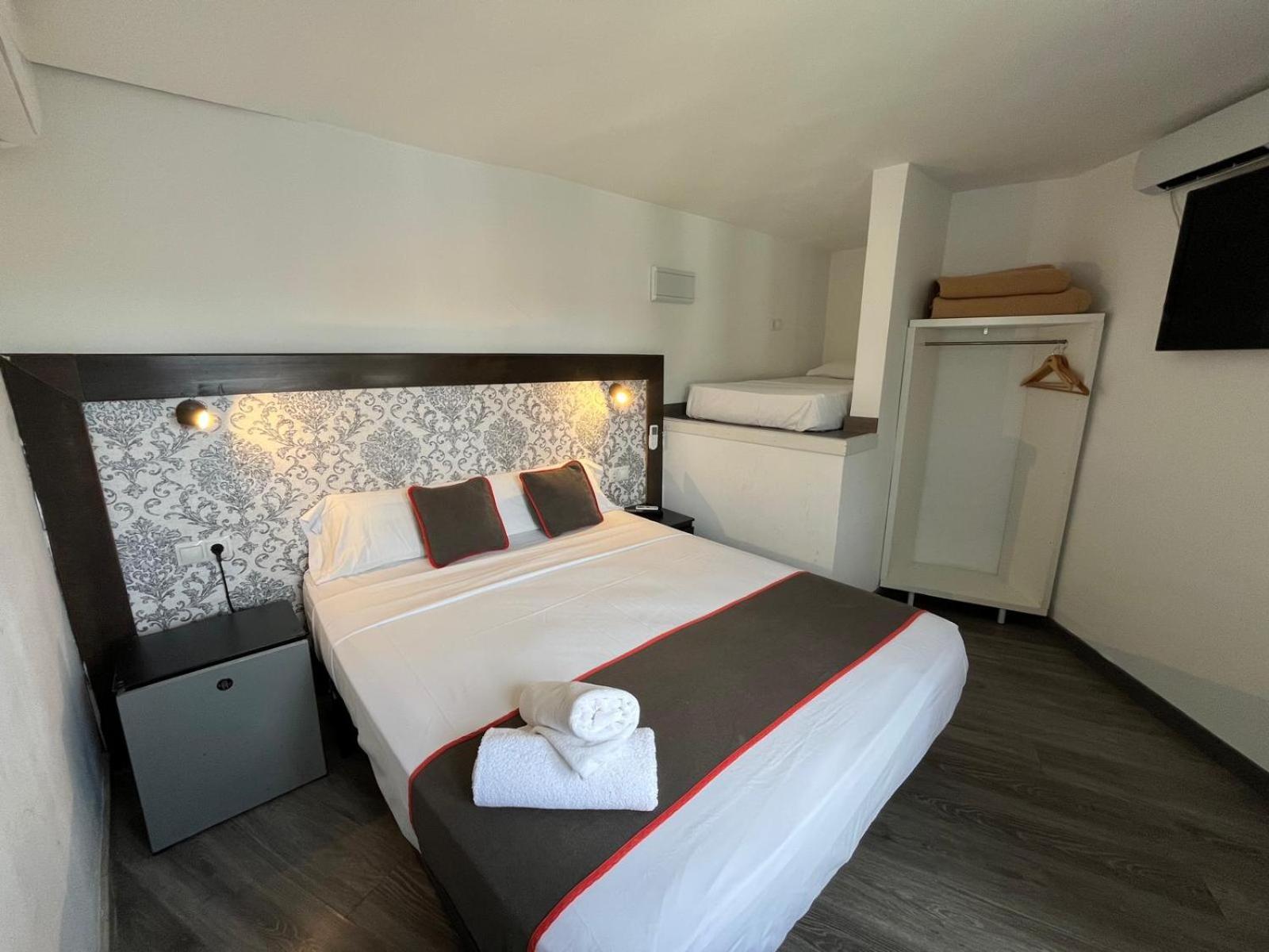 Hotel Hello Feria Madryt Zewnętrze zdjęcie