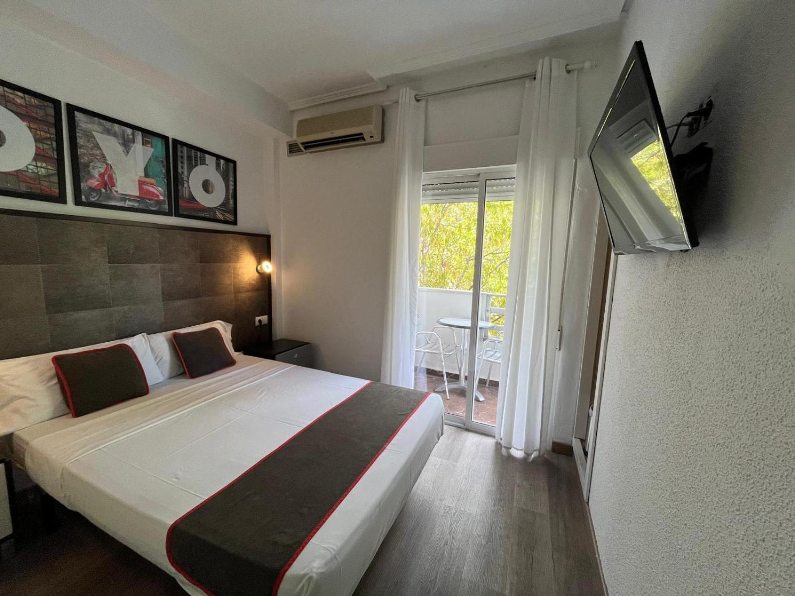 Hotel Hello Feria Madryt Zewnętrze zdjęcie