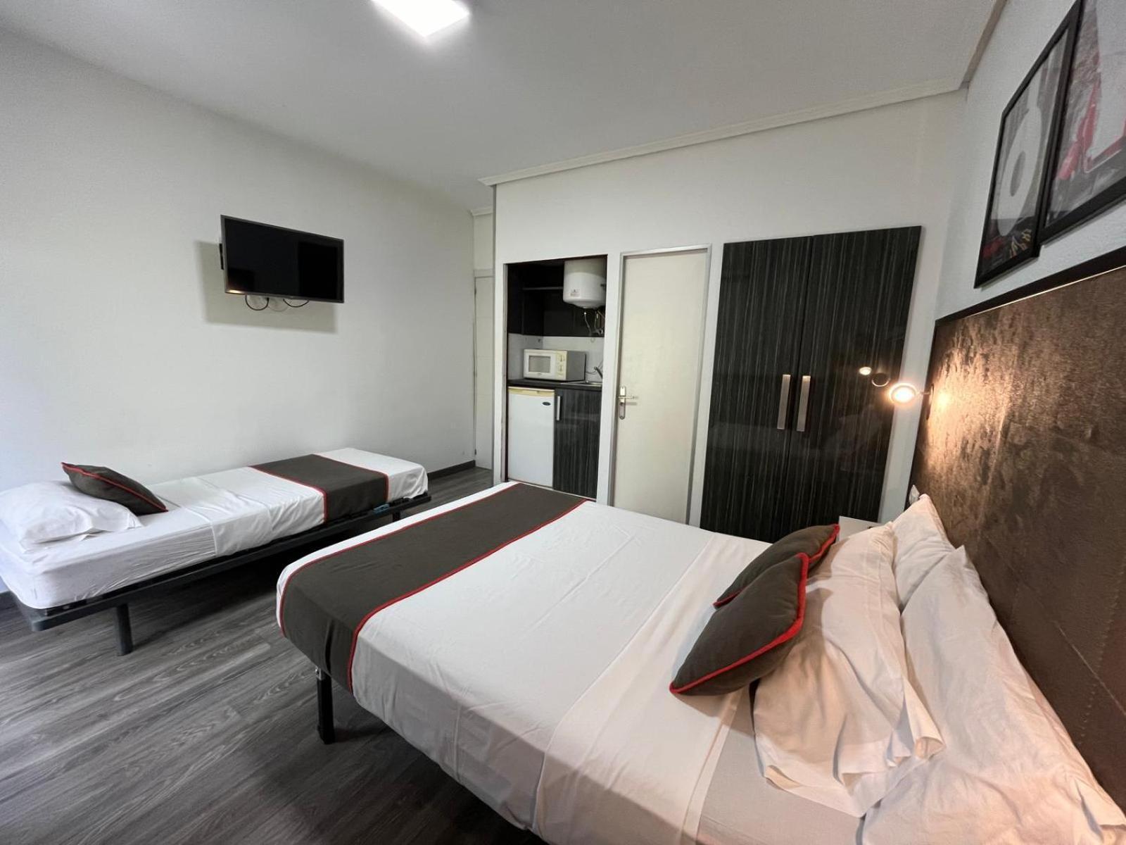 Hotel Hello Feria Madryt Zewnętrze zdjęcie