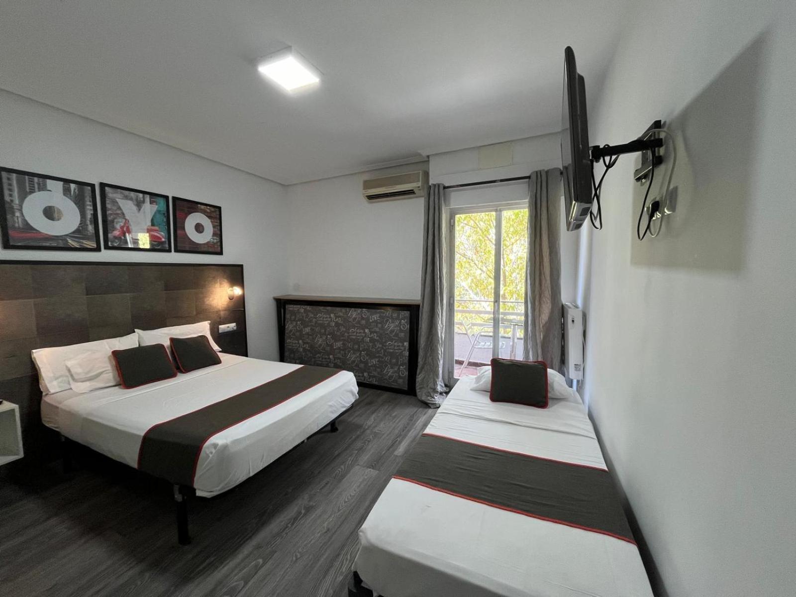 Hotel Hello Feria Madryt Zewnętrze zdjęcie