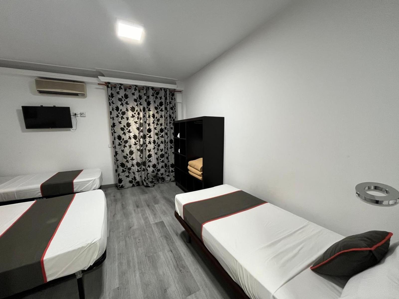 Hotel Hello Feria Madryt Zewnętrze zdjęcie