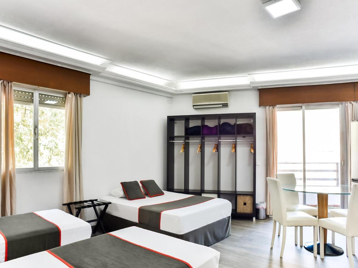 Hotel Hello Feria Madryt Zewnętrze zdjęcie