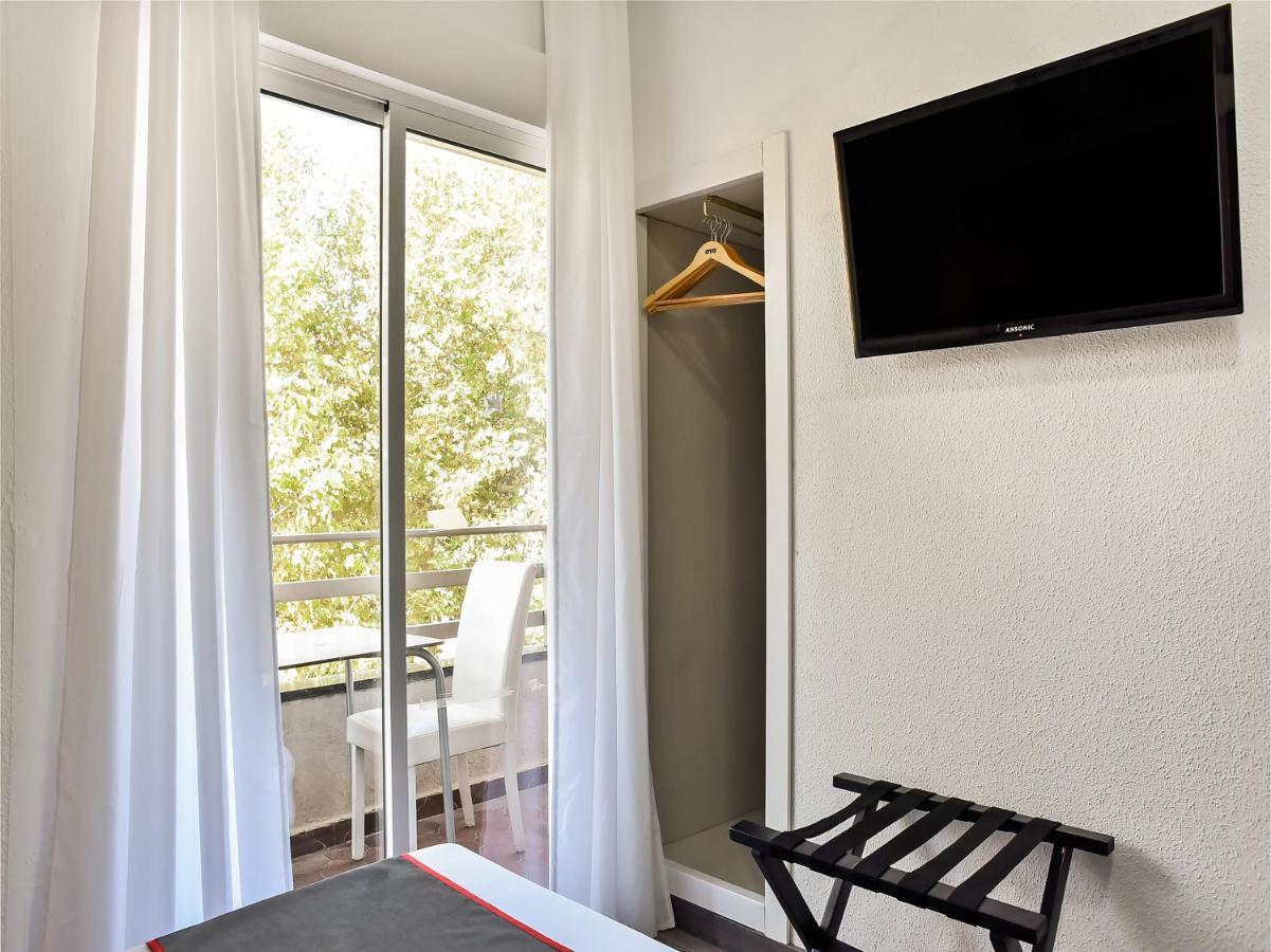 Hotel Hello Feria Madryt Zewnętrze zdjęcie